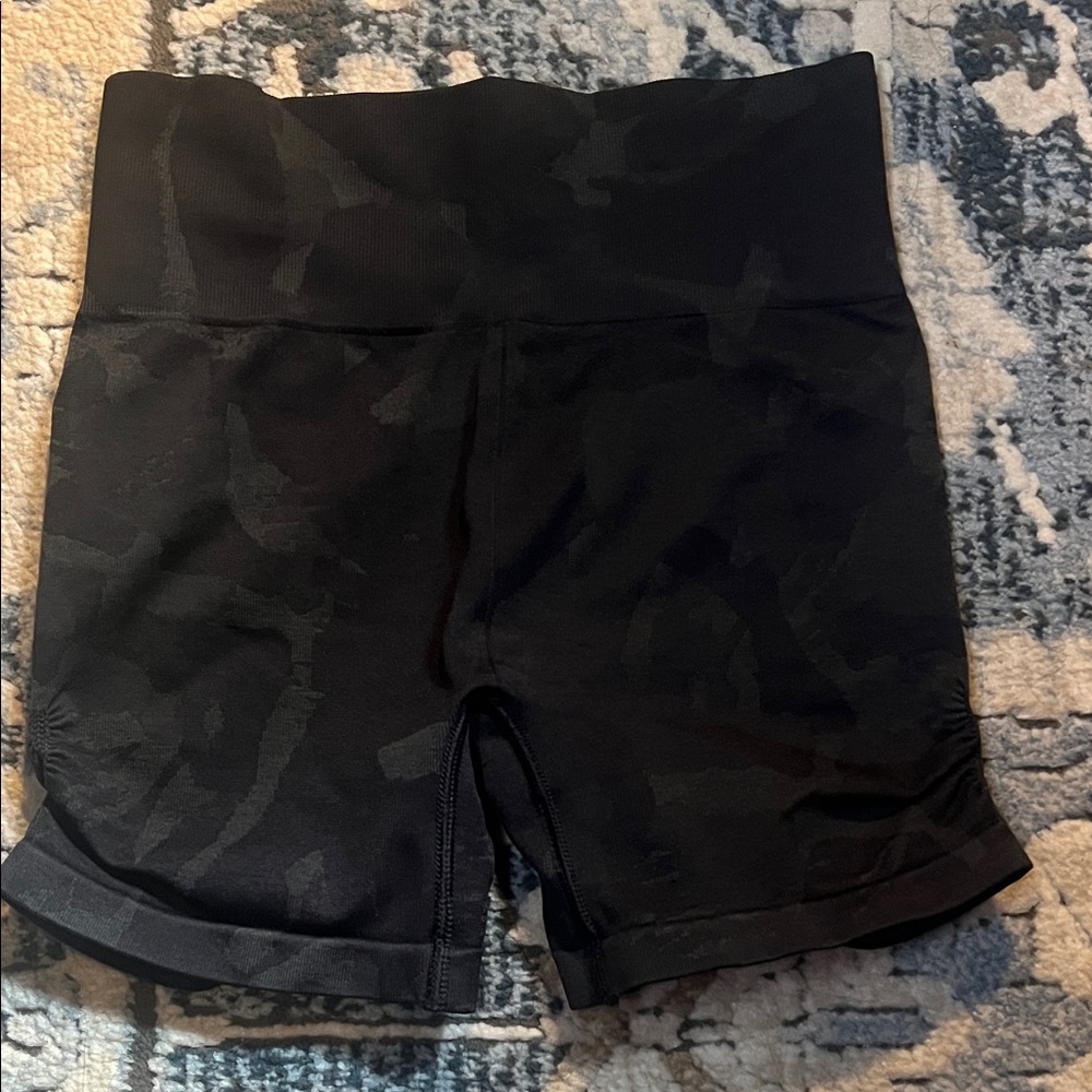 Gymshark Camo Black Shorts - Picture 4 of 4